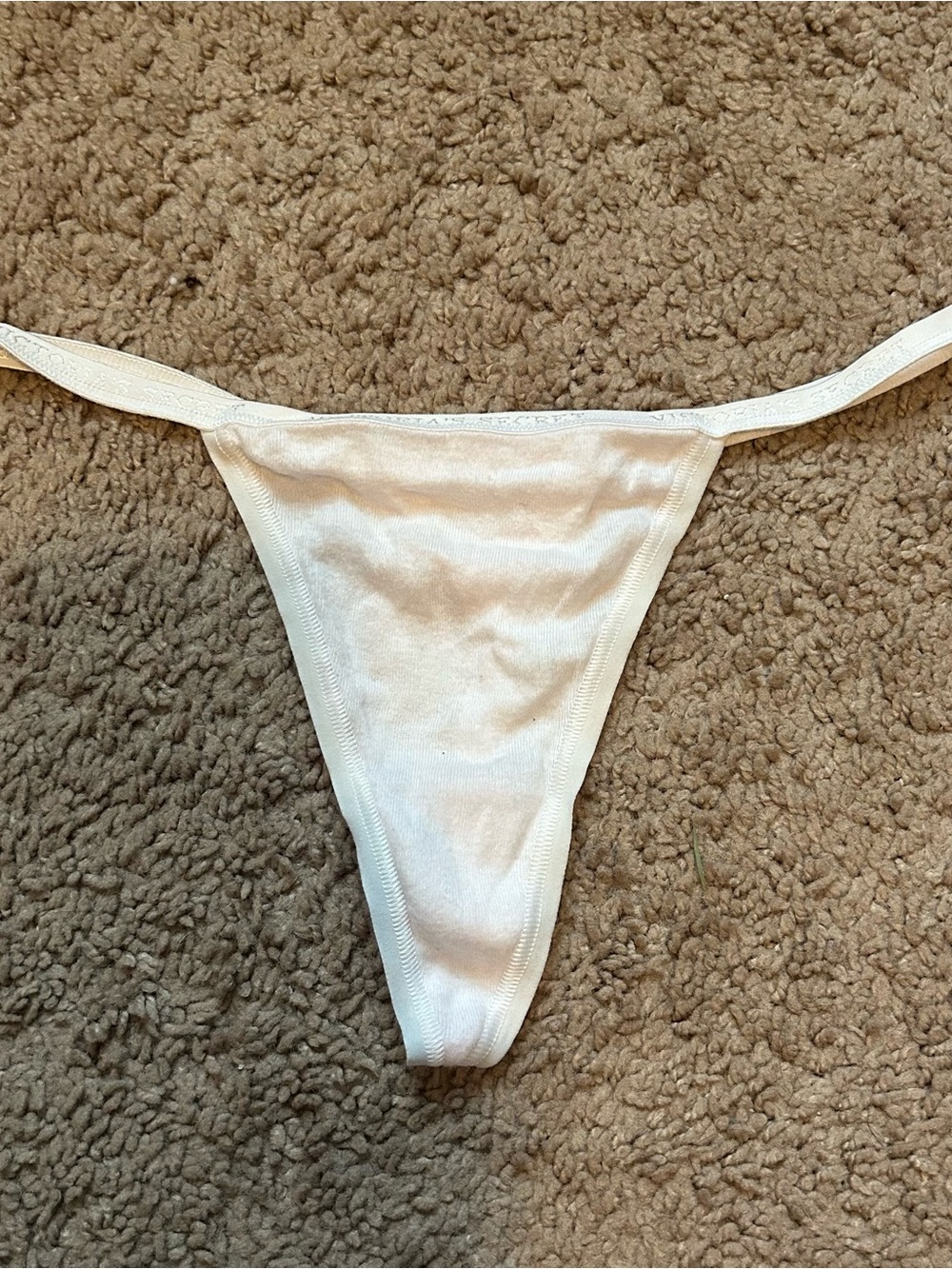 NWOT Victoria's Secret White V-String Thong Vintage Logo Waistband Medium